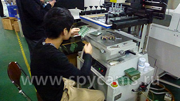 Проверка каждой печатной платы вручную