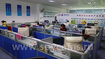 Тут работают менеджеры по продажам. На весь мир.